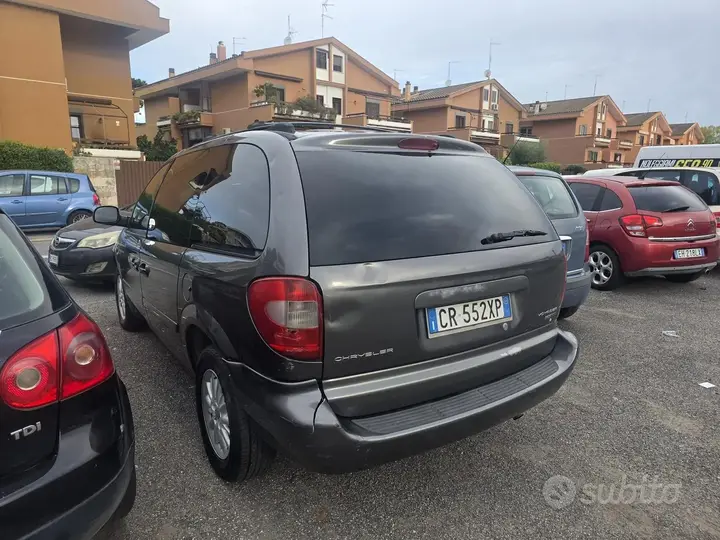 Chrysler Voyager 2004 photo 4