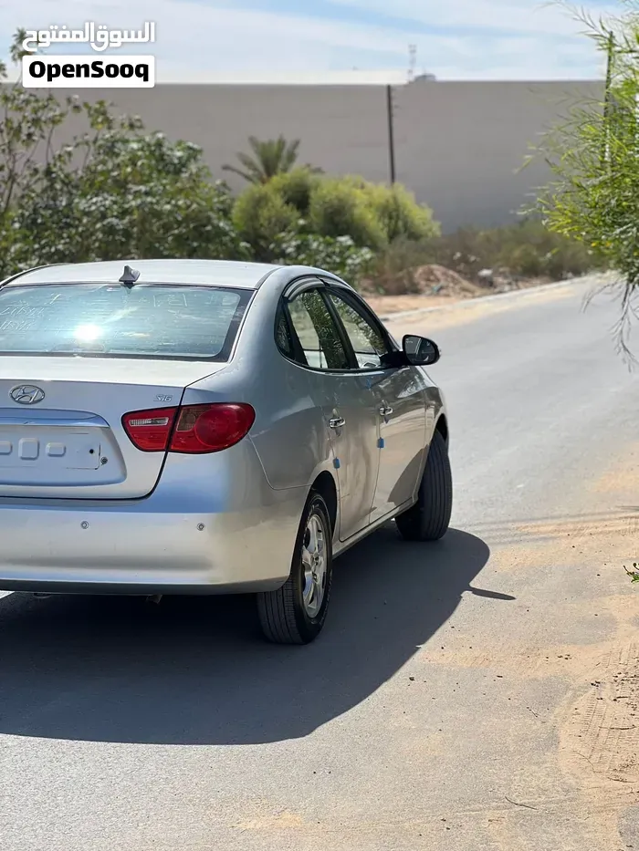 Hyundai Avante 2010 photo 2
