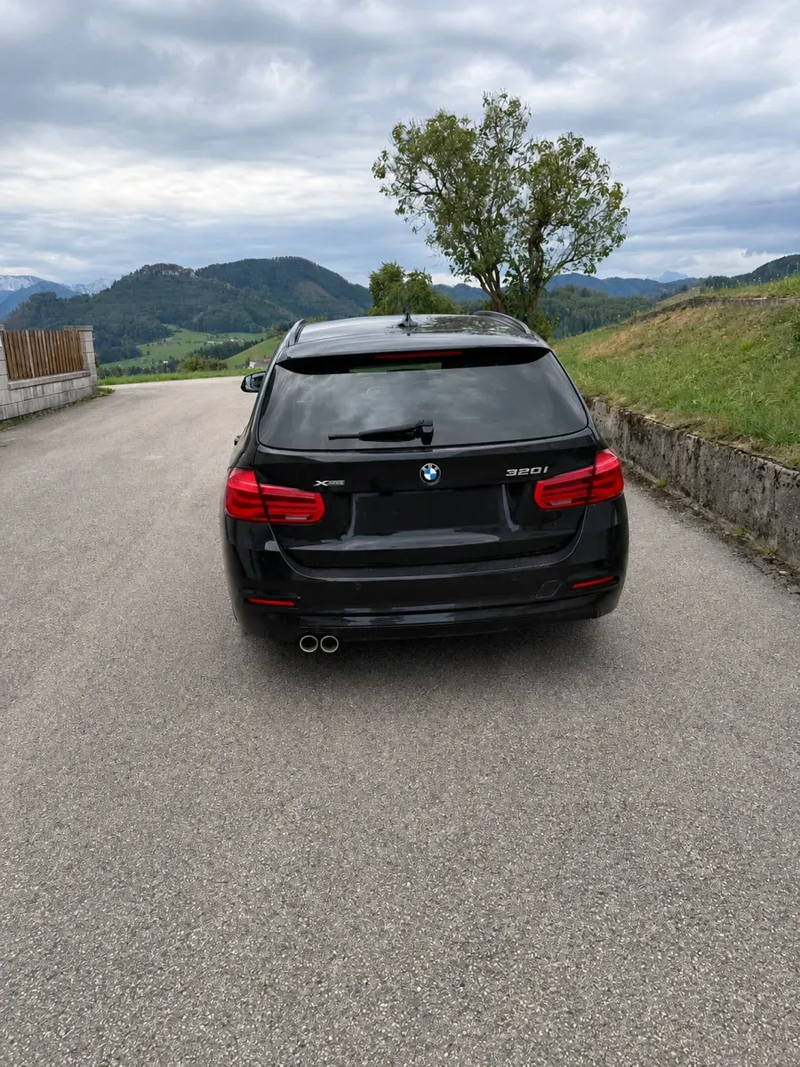 BMW 3Er-Reihe 320I 2019 photo 2