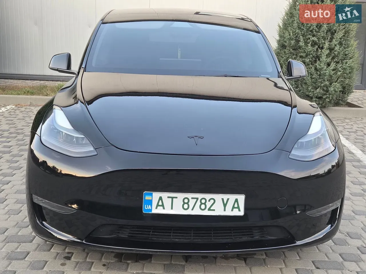 Tesla Model Y 2023 photo 2