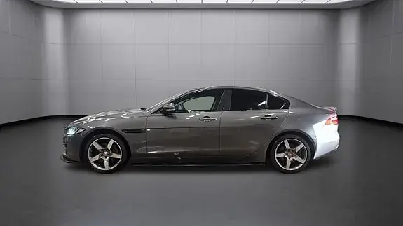 Jaguar Xe 2018 photo 2