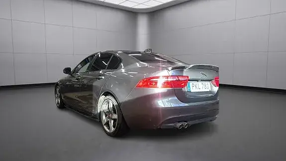 Jaguar Xe 2018 photo 3