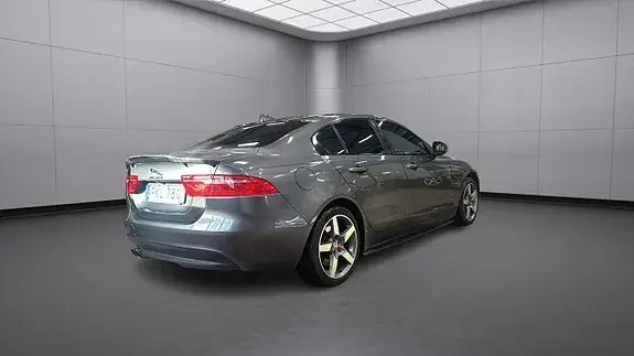 Jaguar Xe 2018 photo 4