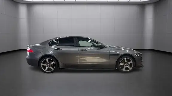Jaguar Xe 2018 photo 5
