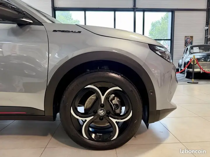 Alfa Romeo Junior 2025 photo 3