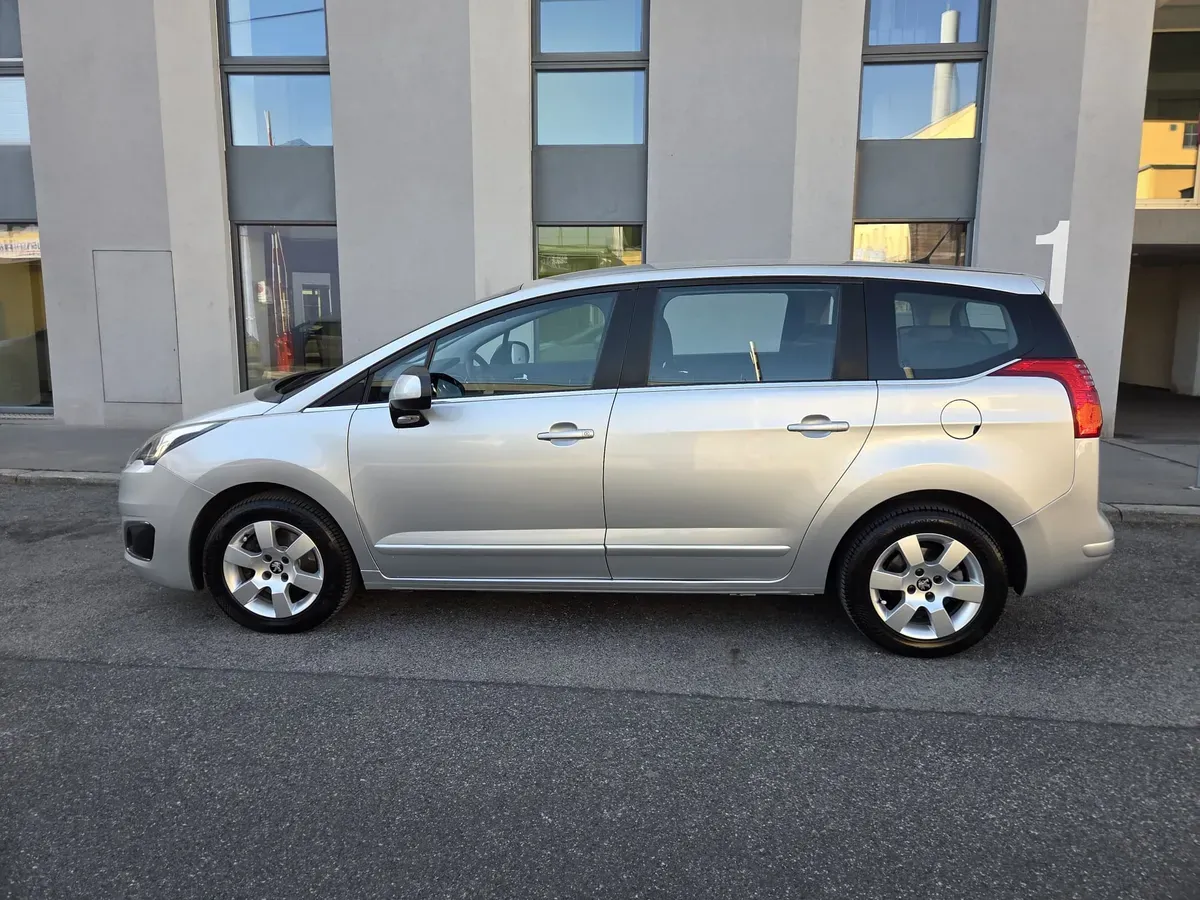 Peugeot 5008 2016 photo 2