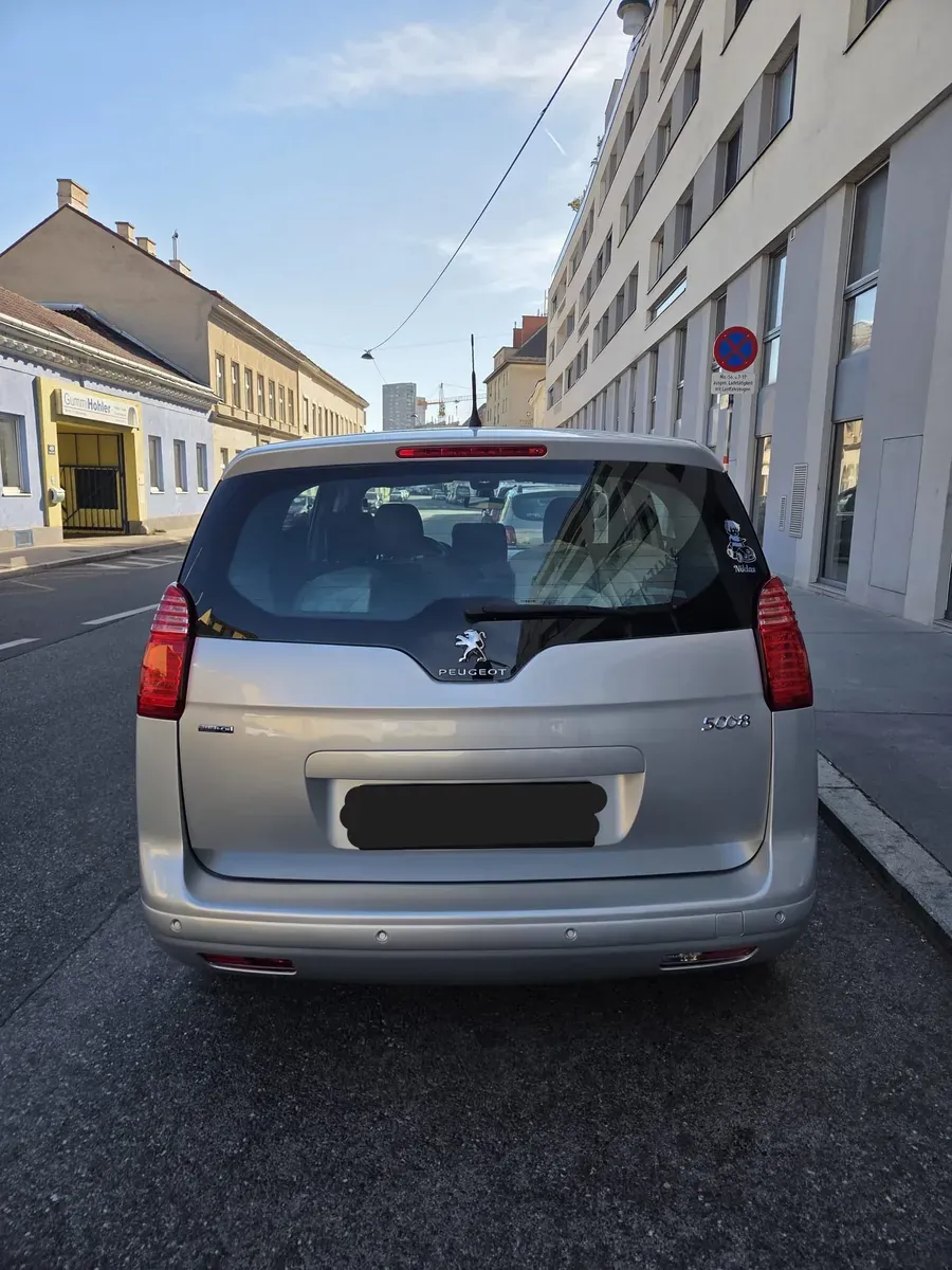 Peugeot 5008 2016 photo 3