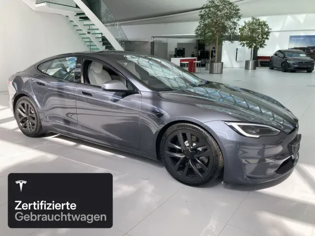Tesla Model S Plaid 2023 photo 2
