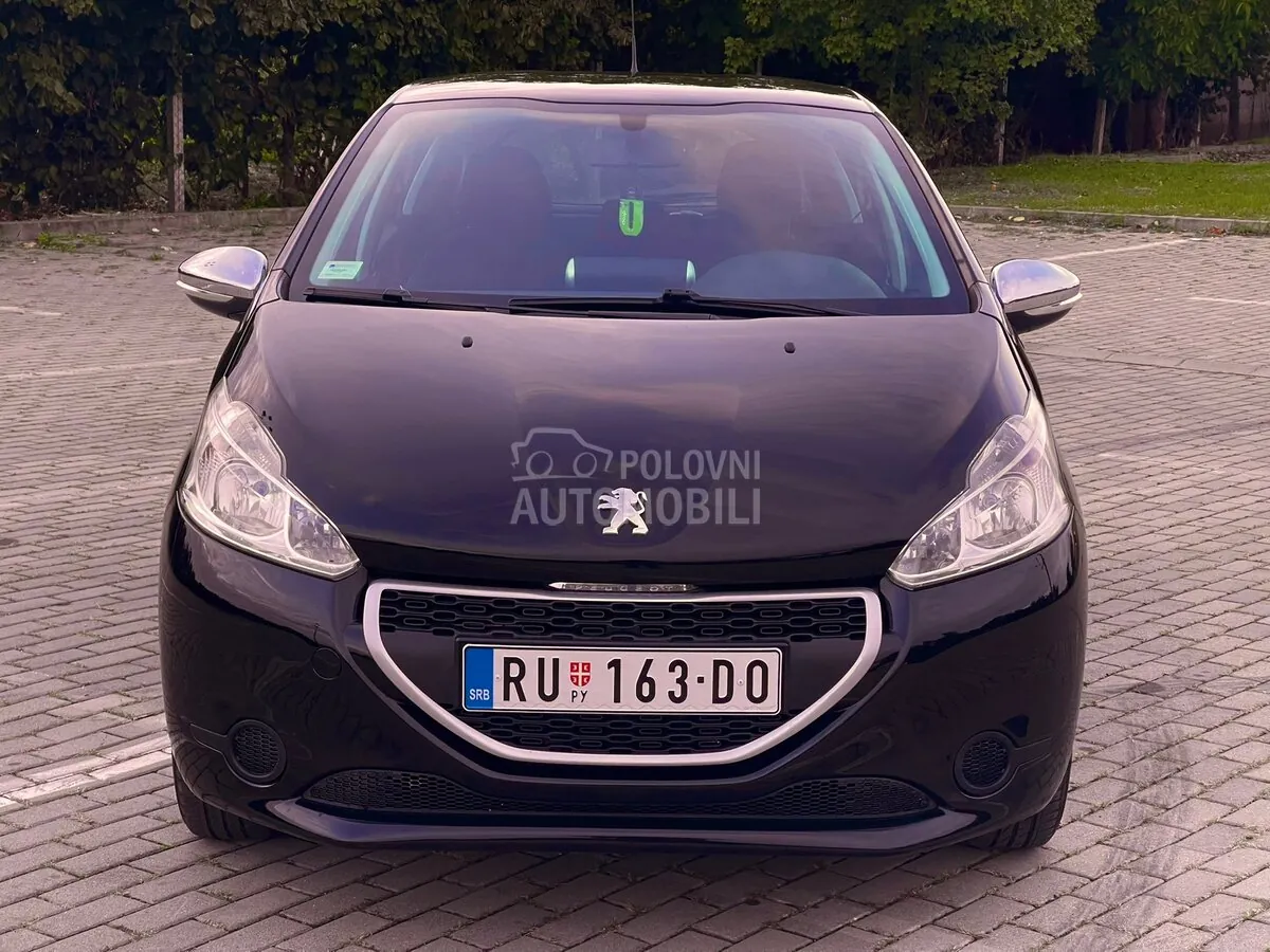 Peugeot 208 2013 photo 2