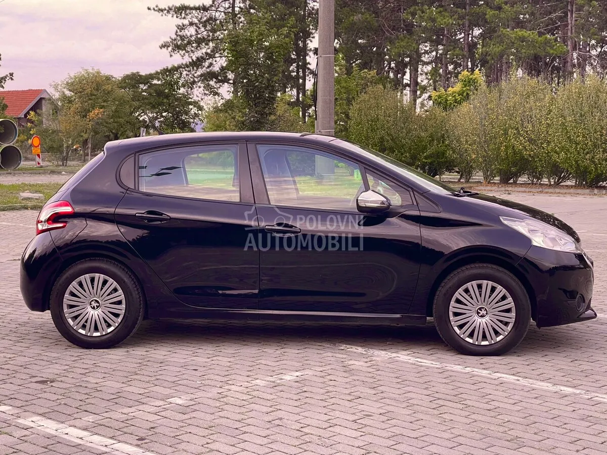 Peugeot 208 2013 photo 4