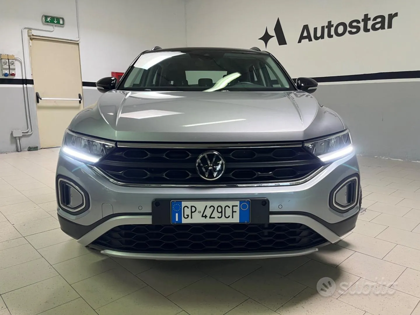 Volkswagen T-Roc 2023 photo 2