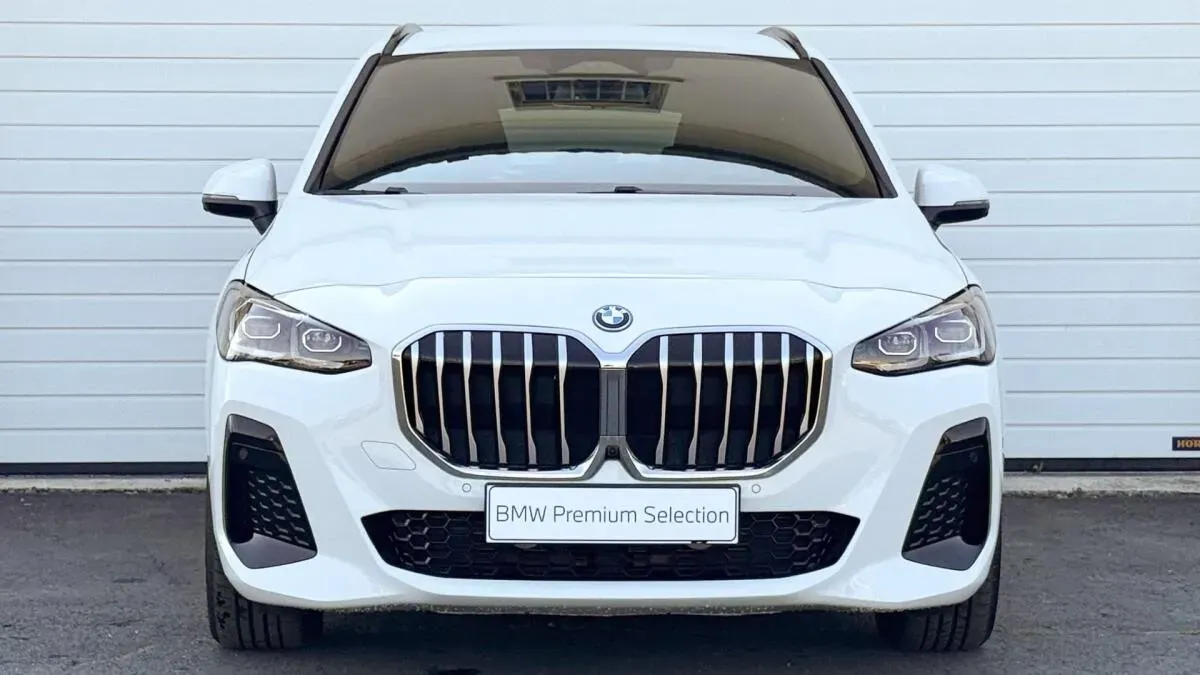 BMW 2 Series 2025 photo 2