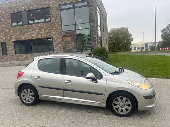 Peugeot 207 2006 photo 5