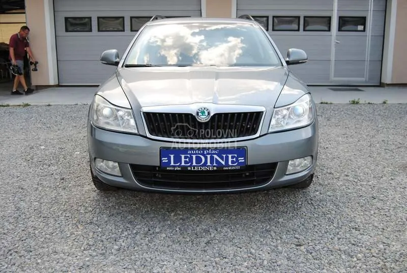 Skoda Octavia 2012 photo 2