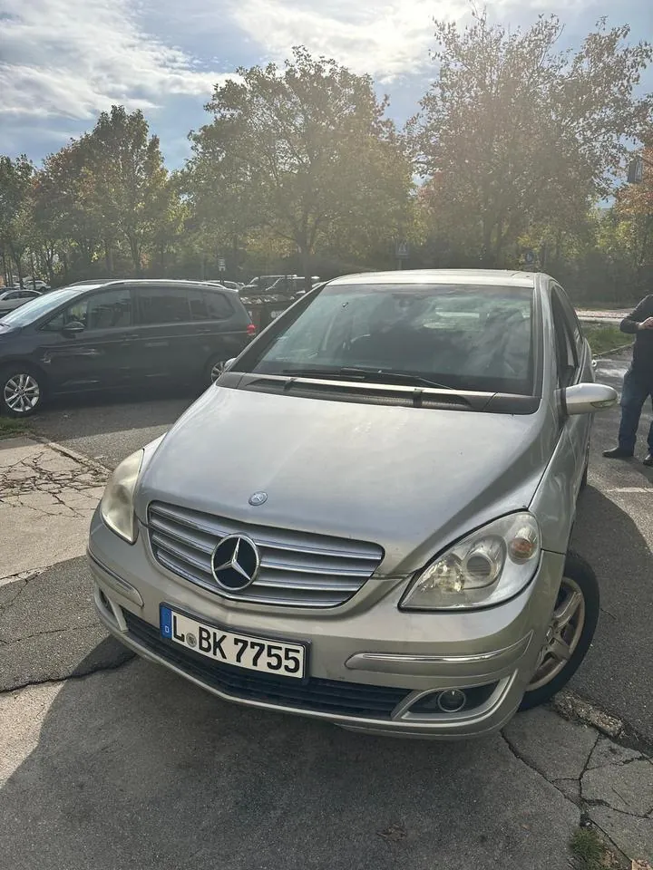 Mercedes-Benz B 200