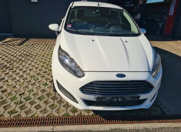 Ford Fiesta 2013 photo 2