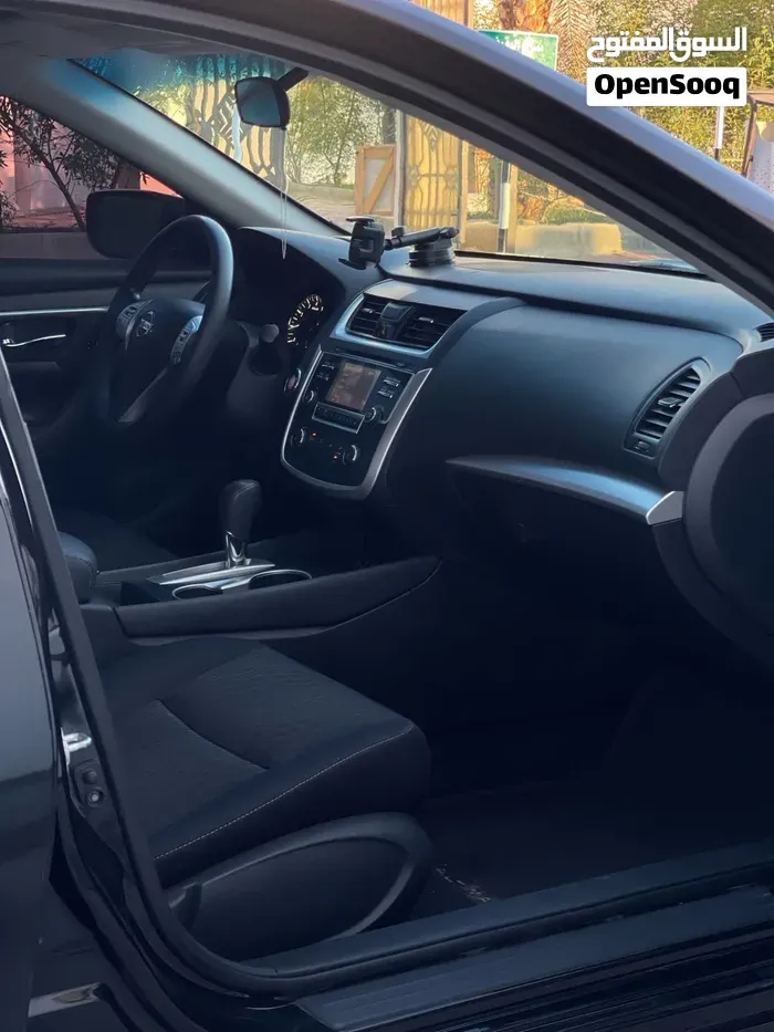Nissan Altima 2018 photo 2