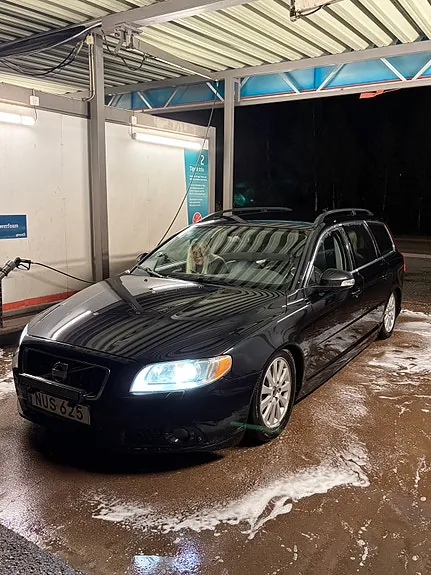Volvo V70 2010 photo 2