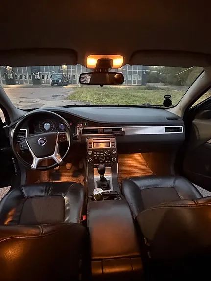 Volvo V70 2010 photo 5