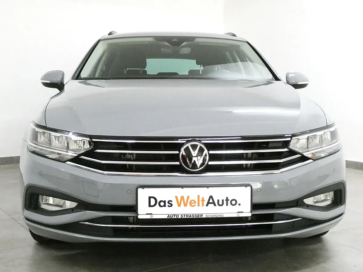Volkswagen Passat 2022 photo 2