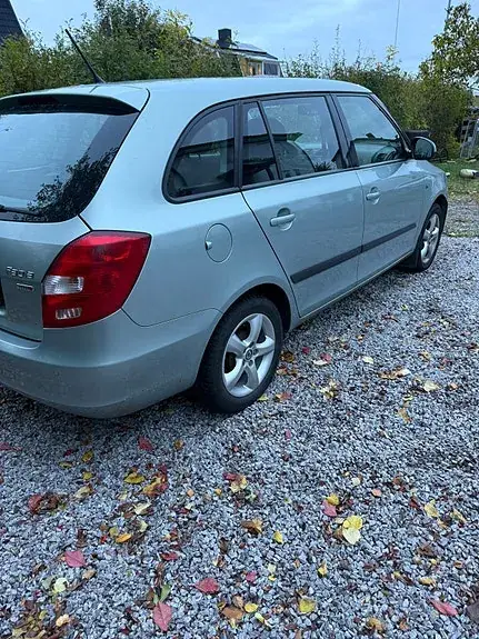 Skoda Fabia 2012 photo 4