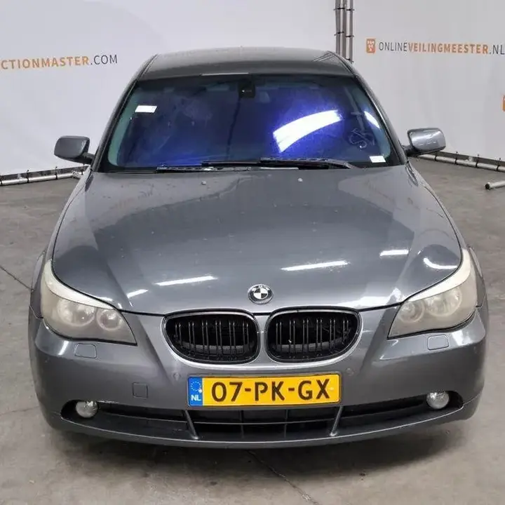 BMW 5 Series 2004 photo 2