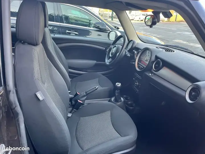 Mini Cooper 2010 photo 2