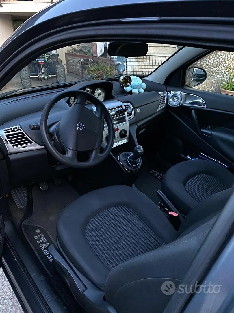 Lancia Ypsilon 2011 photo 2