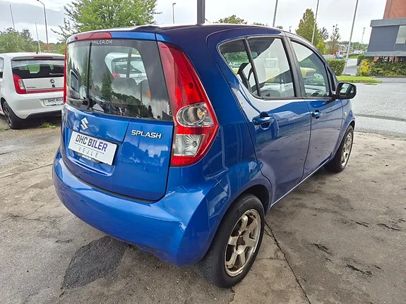 Suzuki Splash 2009 photo 4