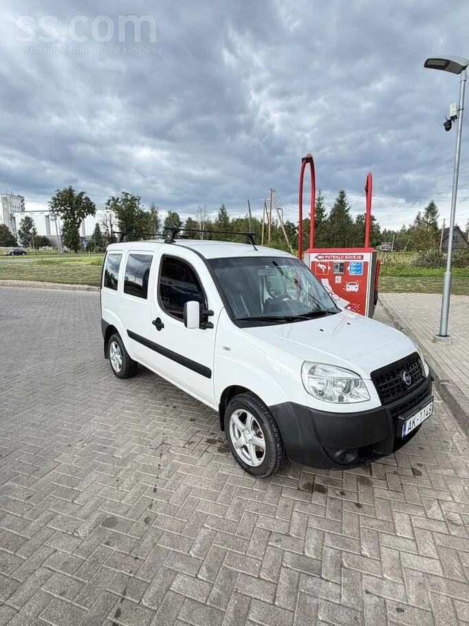 Fiat Doblo 2008 photo 2