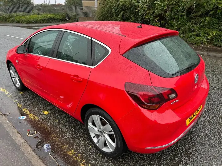 Vauxhall Astra 2013 photo 4