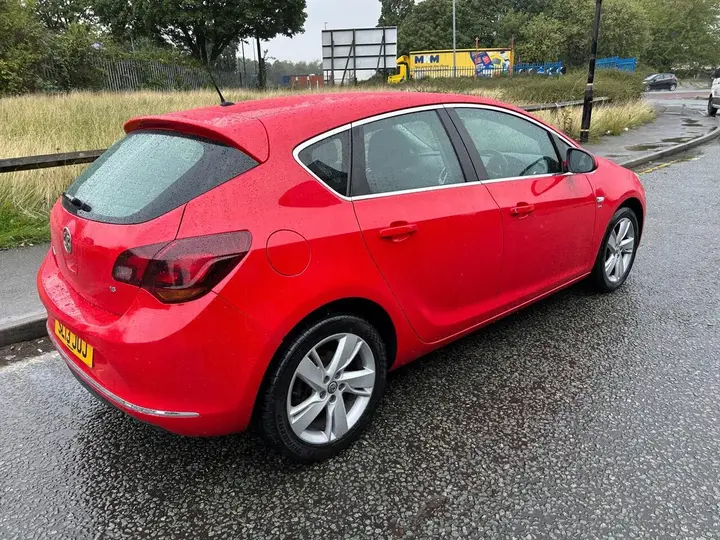 Vauxhall Astra 2013 photo 5
