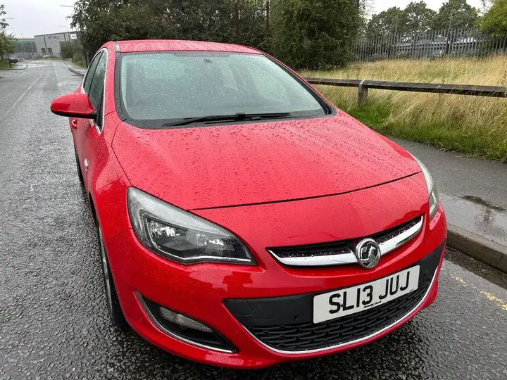 Vauxhall Astra 2013 photo 3