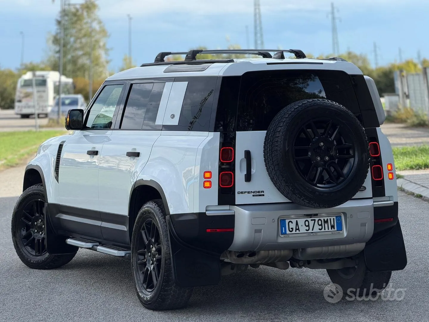 Land Rover Defender 2020 photo 4