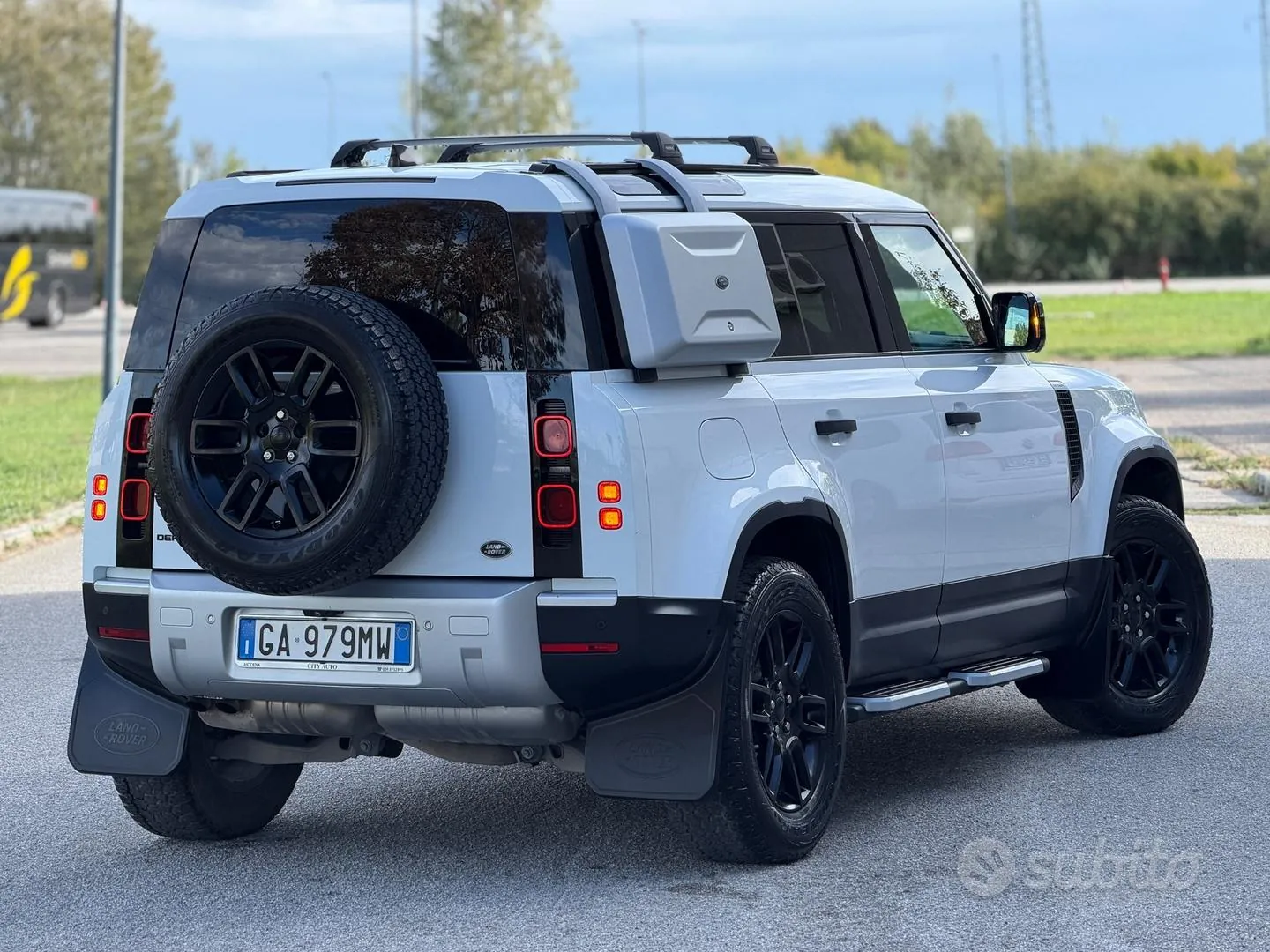 Land Rover Defender 2020 photo 3