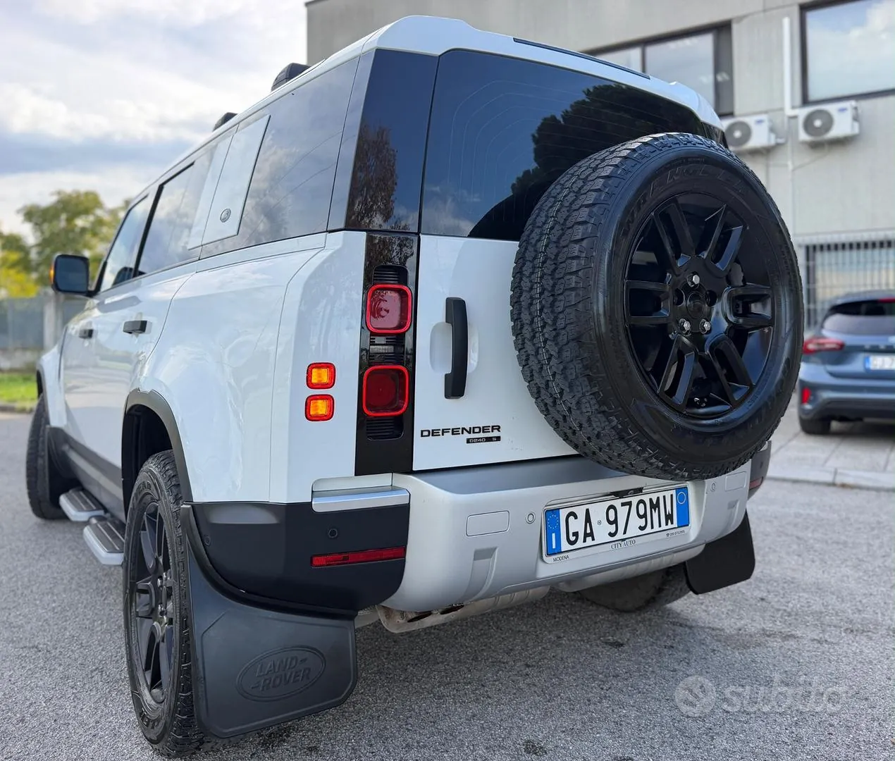 Land Rover Defender 2020 photo 5