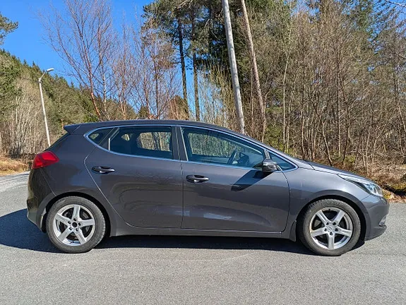 Kia Ceed 2013 photo 2