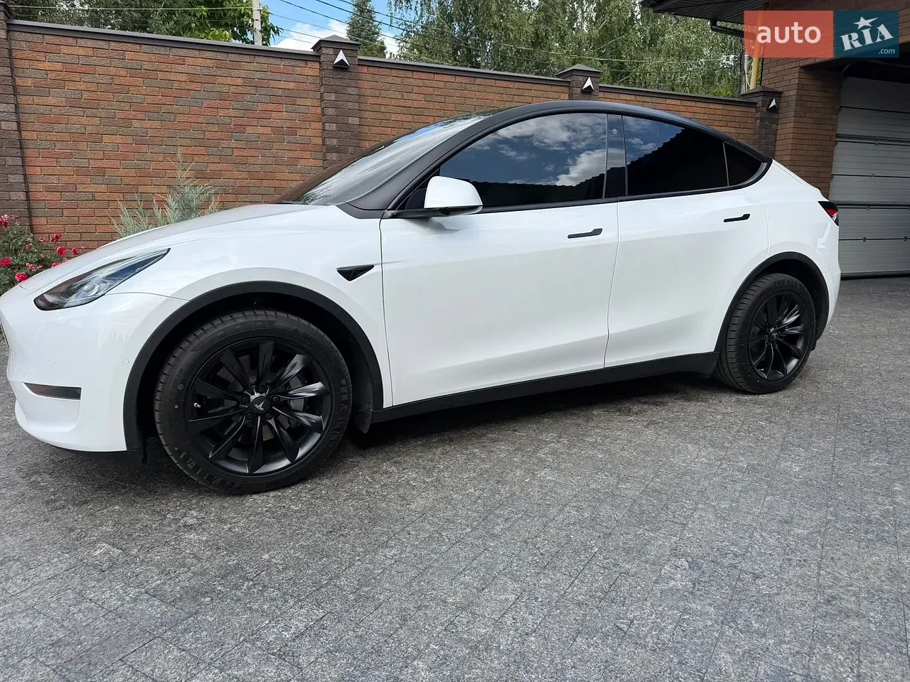 Tesla Model Y 2022 photo 2