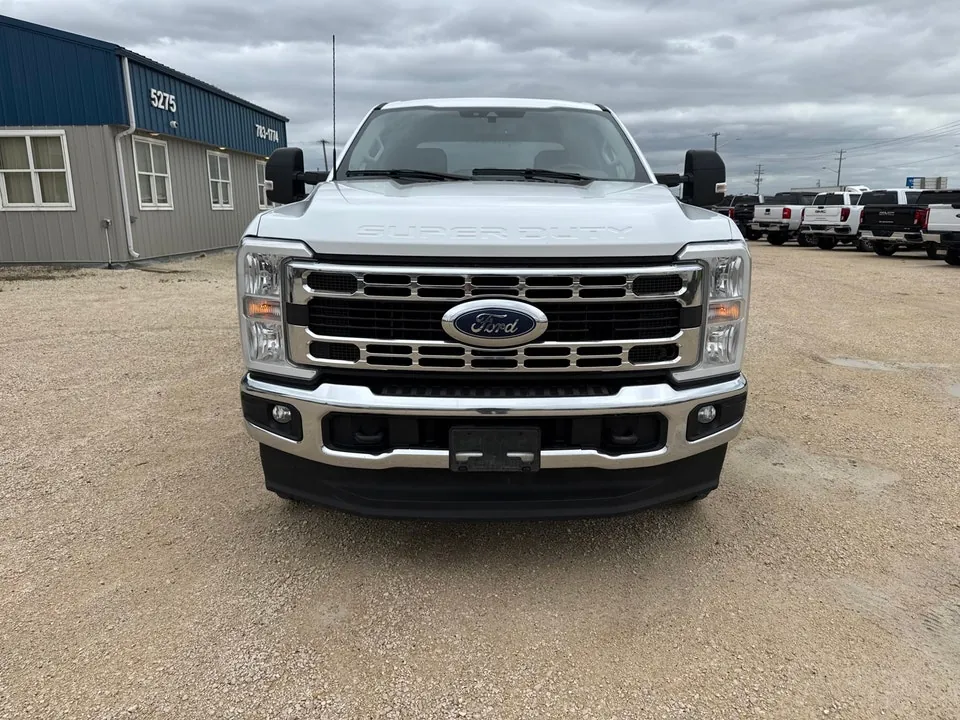 Ford F350 2023 photo 3