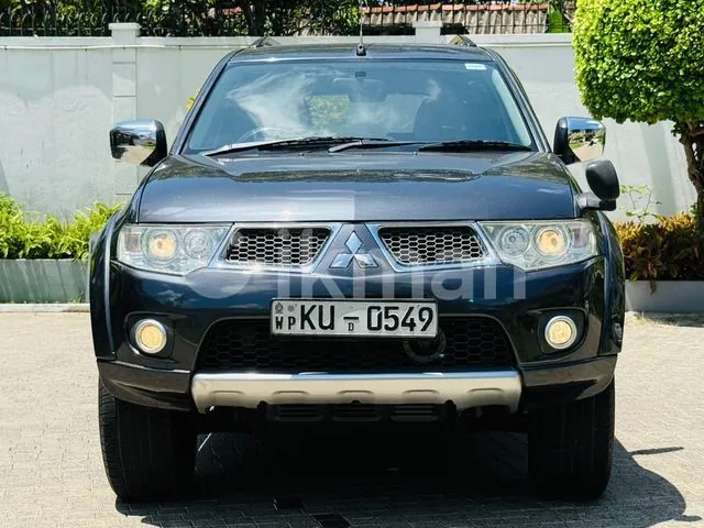 Mitsubishi Montero 2012 photo 3