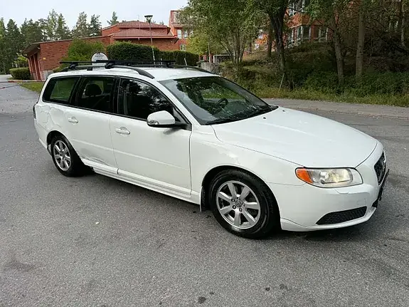 Volvo V70 2011 photo 2