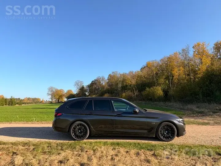BMW 530E 2023 photo 2