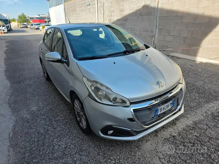 Peugeot 208 2016 photo 3