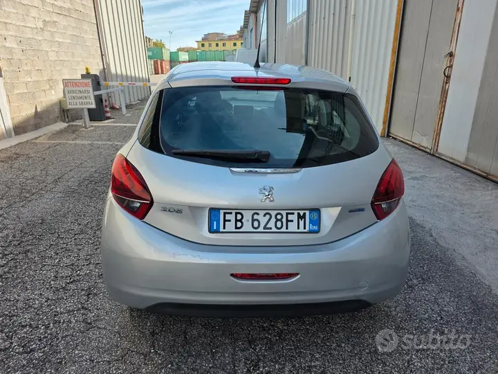 Peugeot 208 2016 photo 5