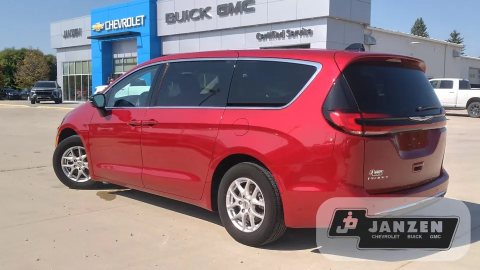 Chrysler Pacifica 2024 photo 5