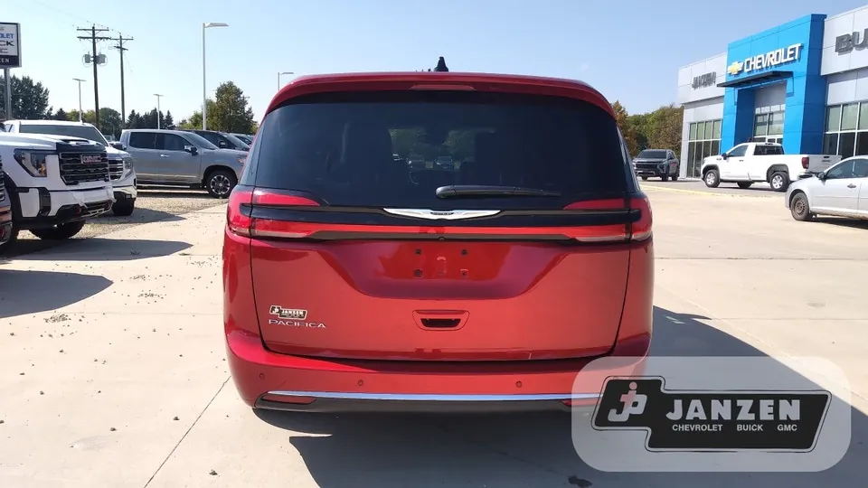 Chrysler Pacifica 2024 photo 3