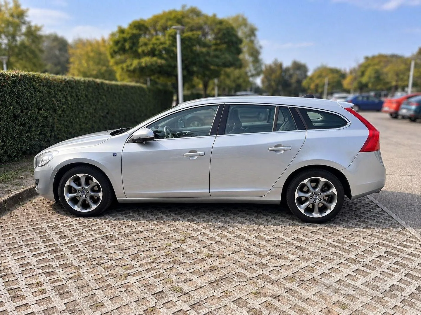 Volvo V60 2011 photo 2