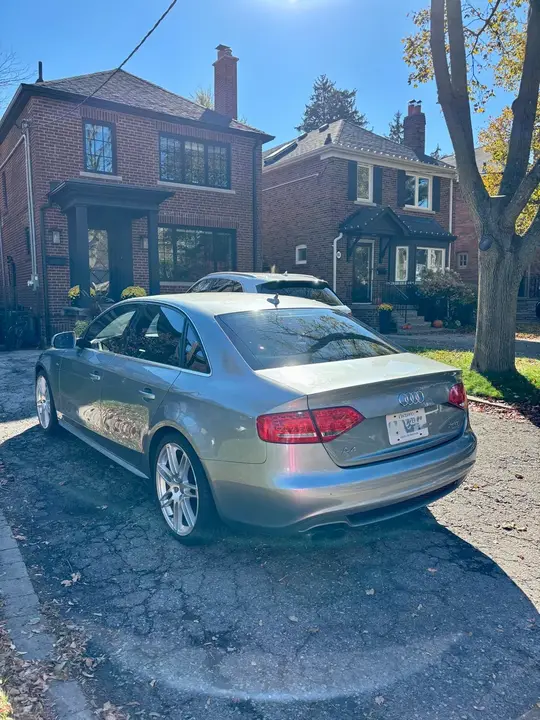 Audi A4 2011 photo 2