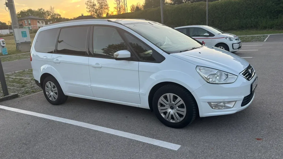 Ford Galaxy 2014 photo 3