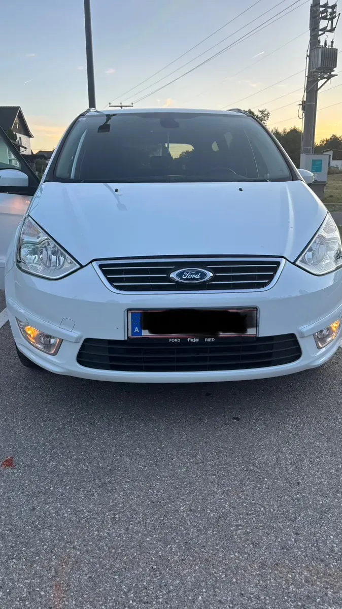 Ford Galaxy 2014 photo 2